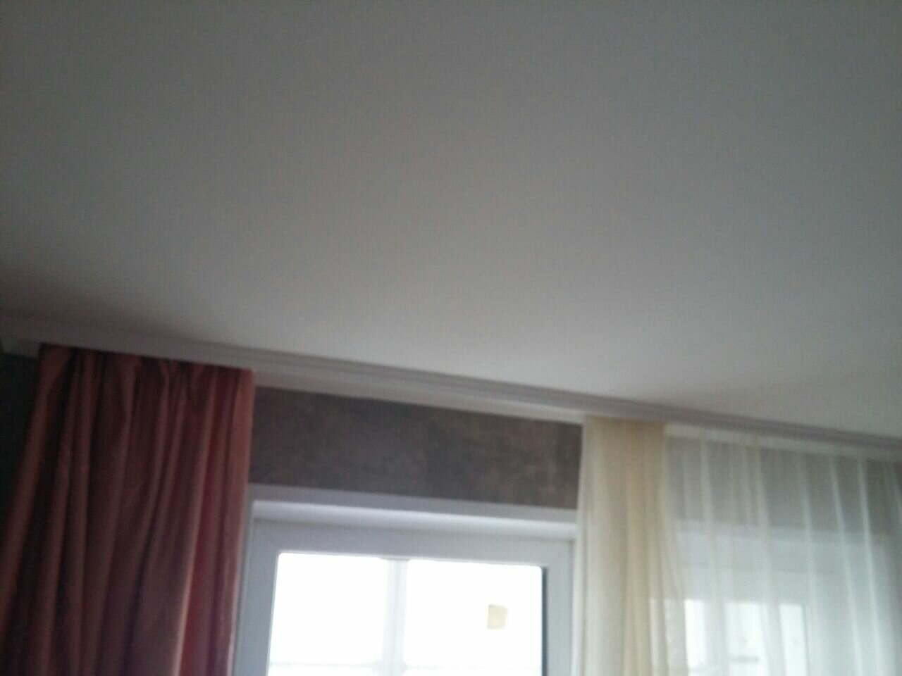 тканевый натяжной потолок в спальне